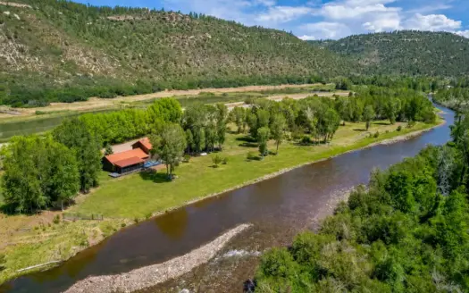 Beautiful Riverfront Home with Guest Quarters & 400′ of Dolores R