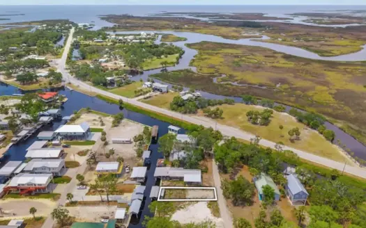 Waterfront Lot for Sale in Suwannee FL!