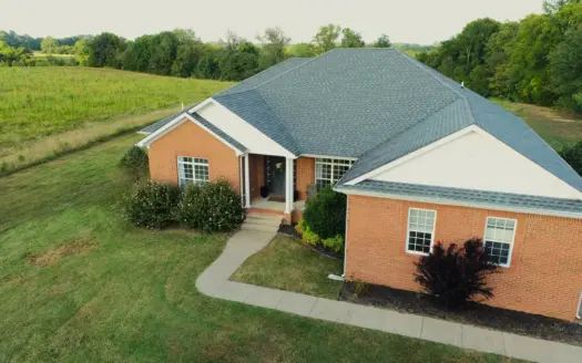 Beautiful 4-Bedroom, 3.5 Bathroom Home Near Barren River Lake
