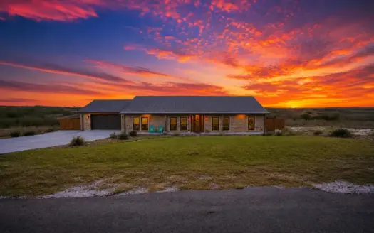 Country Lake Living in Jim Wells , Sandia, Texas