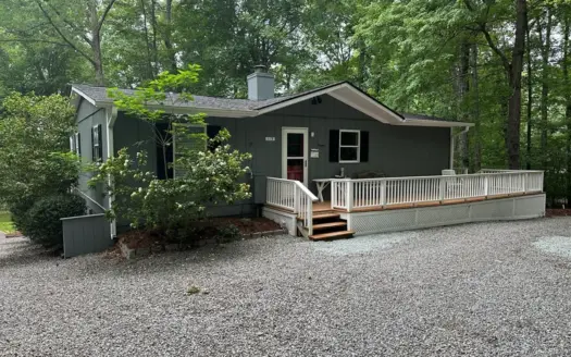 Wedgewood Wonder: Lakefront Living at Its Finest