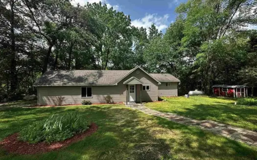 Crystal River Home on 1.5 Acres For Sale in Waupaca, WI