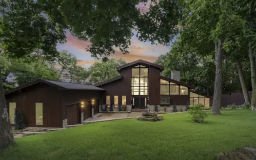 6,200+ sq. ft. executive estate La Crescent MN
