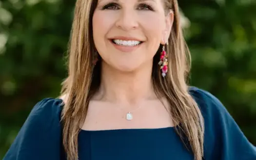 agent profile picture for Lori Verhalen on waterfront properties website