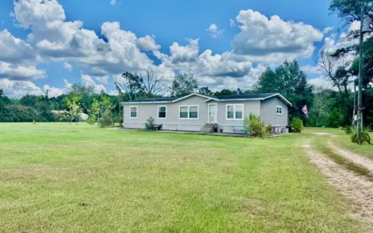 Secluded Riverfront Retreat on 7 Acres in Monticello MS