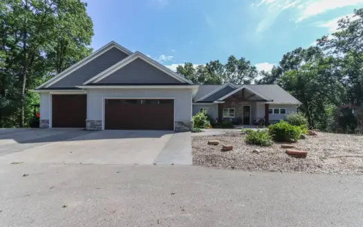 Crystal River Home For Sale in Waupaca WI