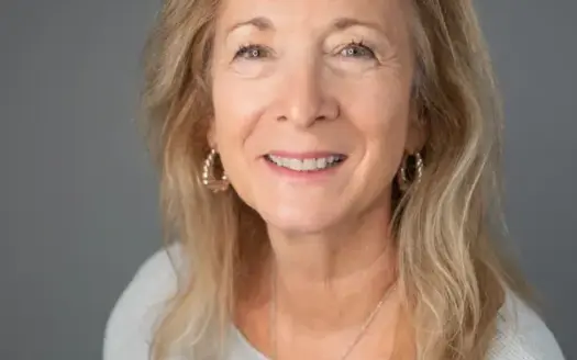 agent profile picture for Kimberly Young on waterfront properties website
